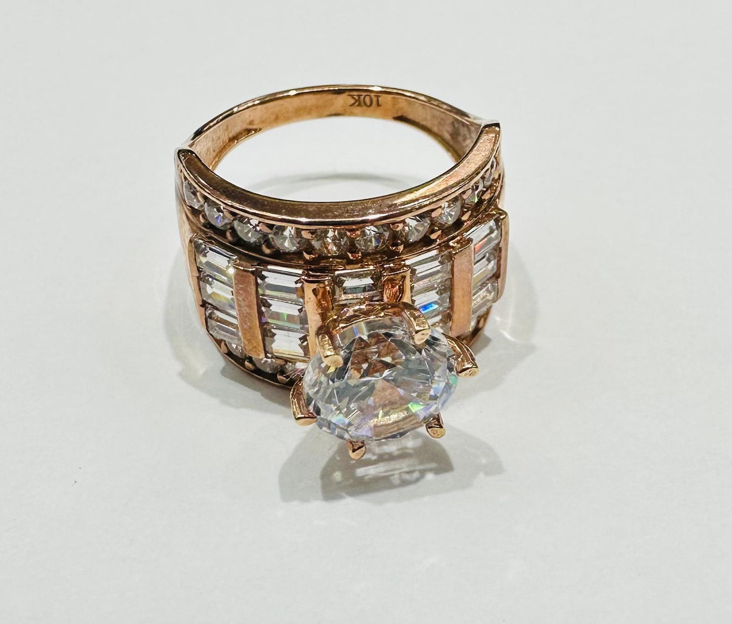 10K ROSE GOLD RING WITH CZ STONES -WEIGHT: 5.7gm