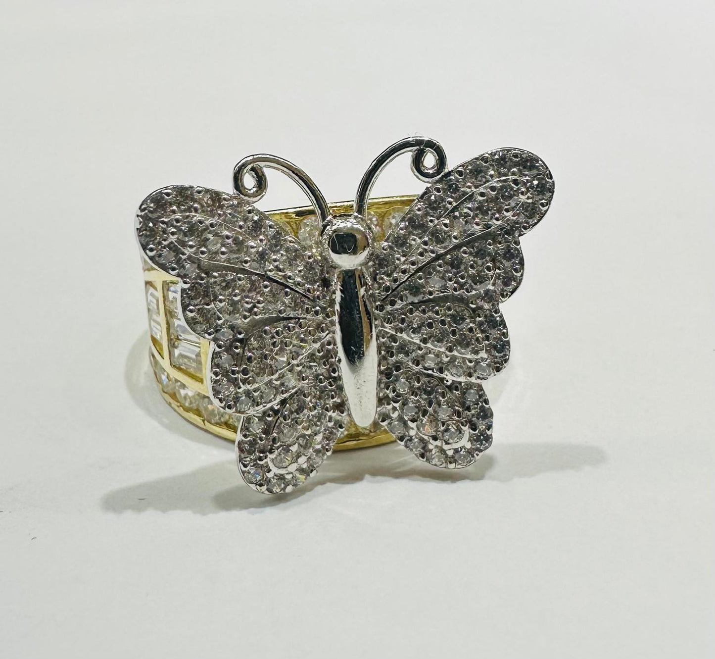 10K GOLD BUTTERFLY RING WITH CZ STONES -WEIGHT: 5.5gm