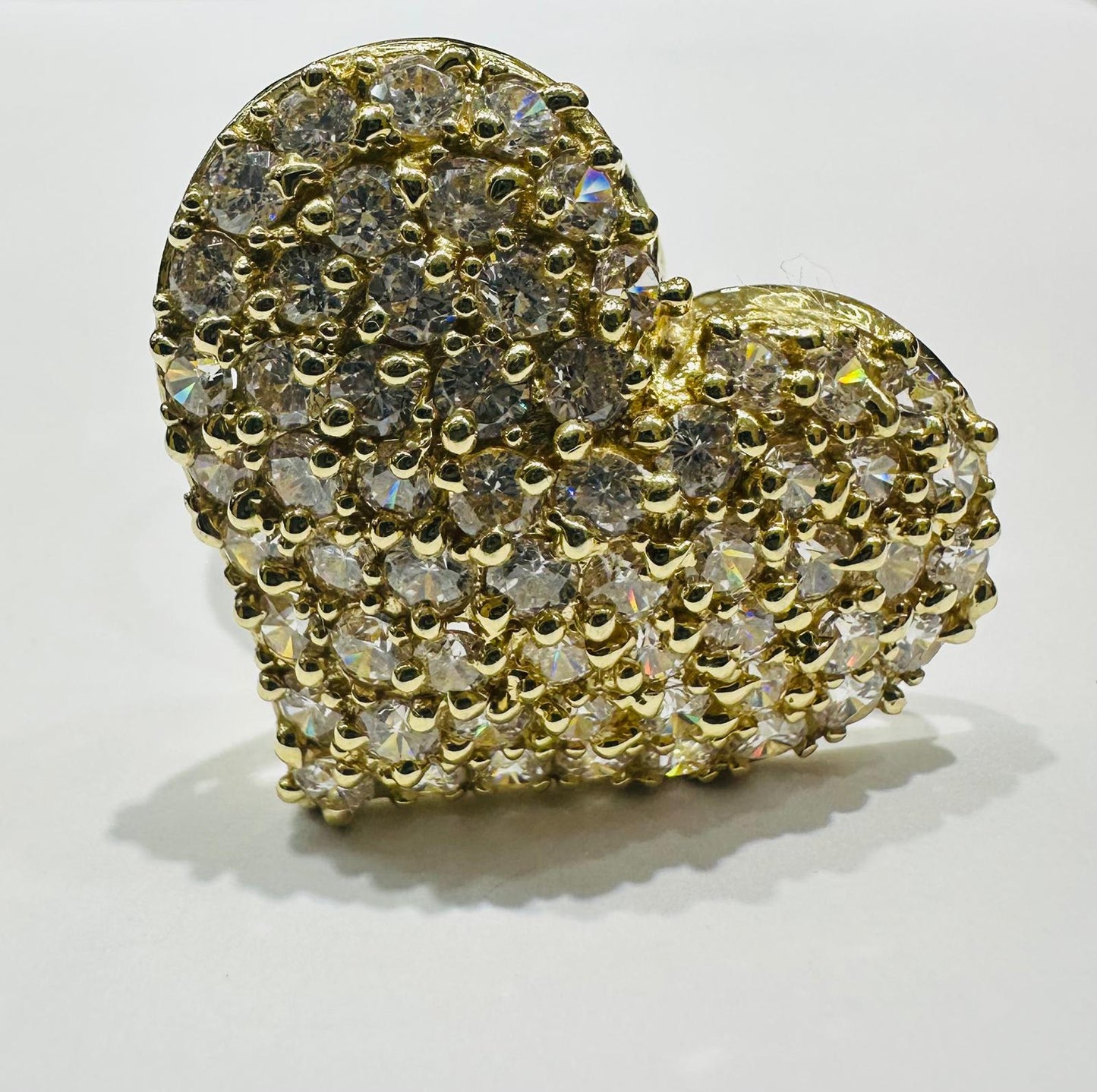 10K GOLD HEART RING WITH CZ STONES -WEIGHT: 8.8gm