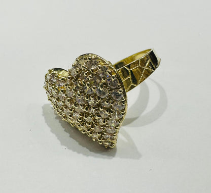 10K GOLD HEART RING WITH CZ STONES -WEIGHT: 8.8gm