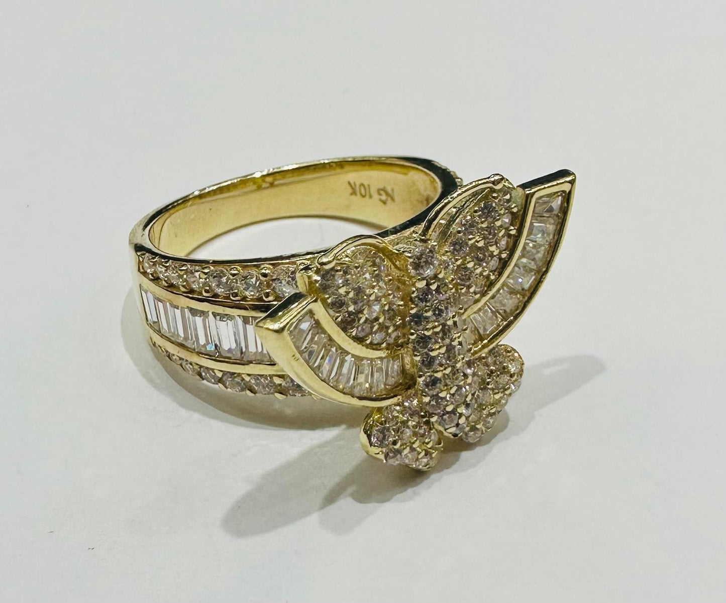 10K GOLD BUTTERFLY RING WITH CZ STONES -WEIGHT: 7.6gm