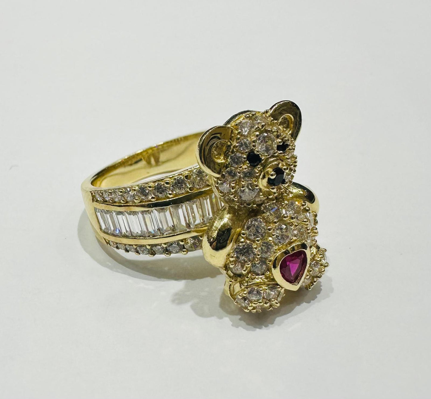 10K GOLD TEDDY BEAR RING WITH CZ STONES -WEIGHT: 8.4gm