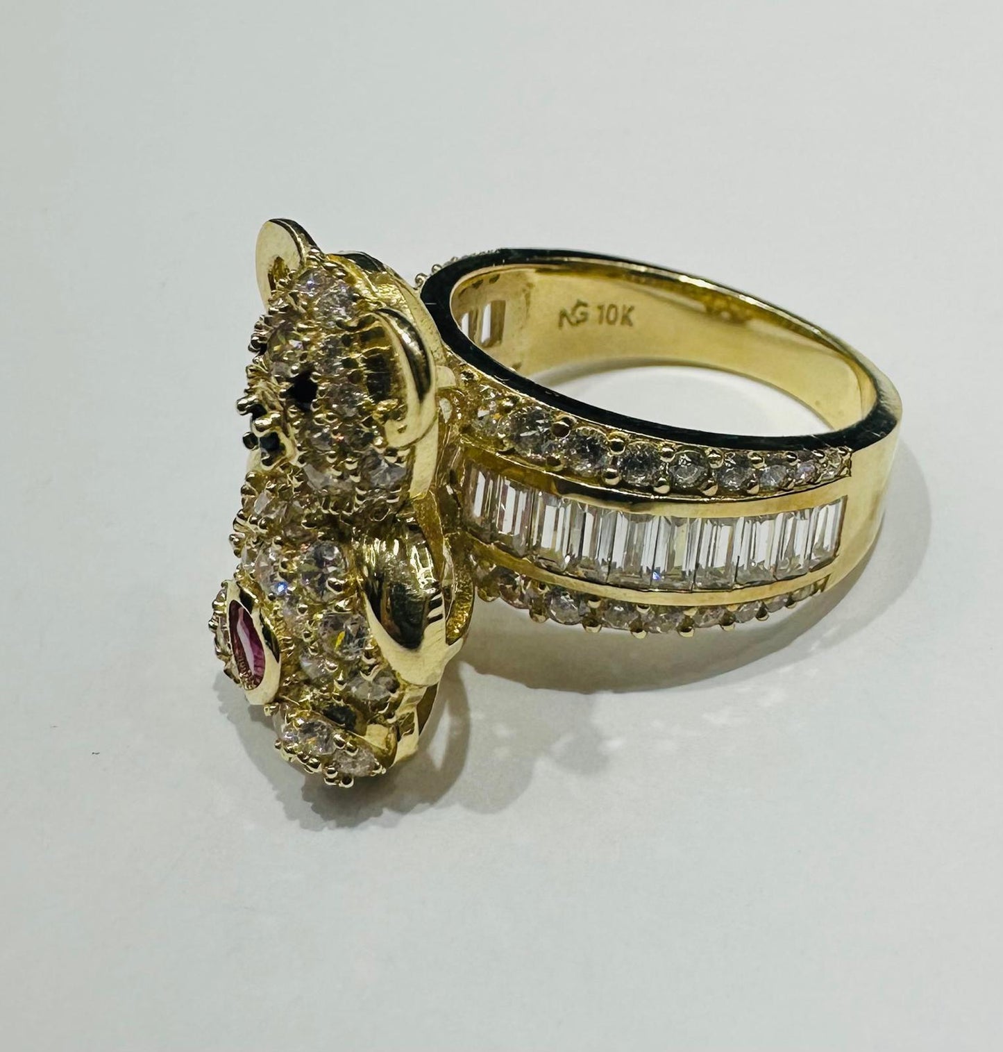10K GOLD TEDDY BEAR RING WITH CZ STONES -WEIGHT: 8.4gm