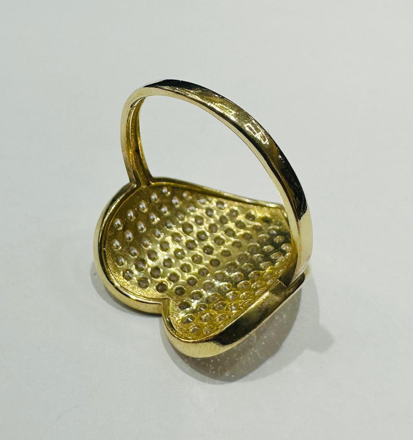 10K GOLD HEART RING WITH CZ STONES -WEIGHT: 3.6gm