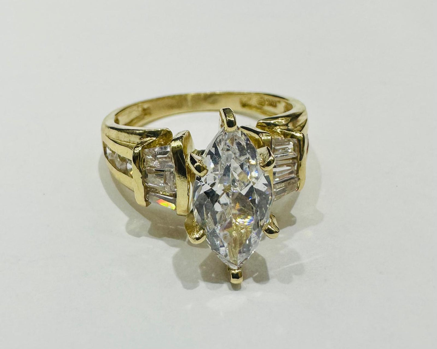 10K GOLD RING WITH CZ STONES -WEIGHT: 4.5gm
