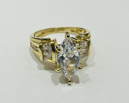 10K GOLD RING WITH CZ STONES -WEIGHT: 4.5gm