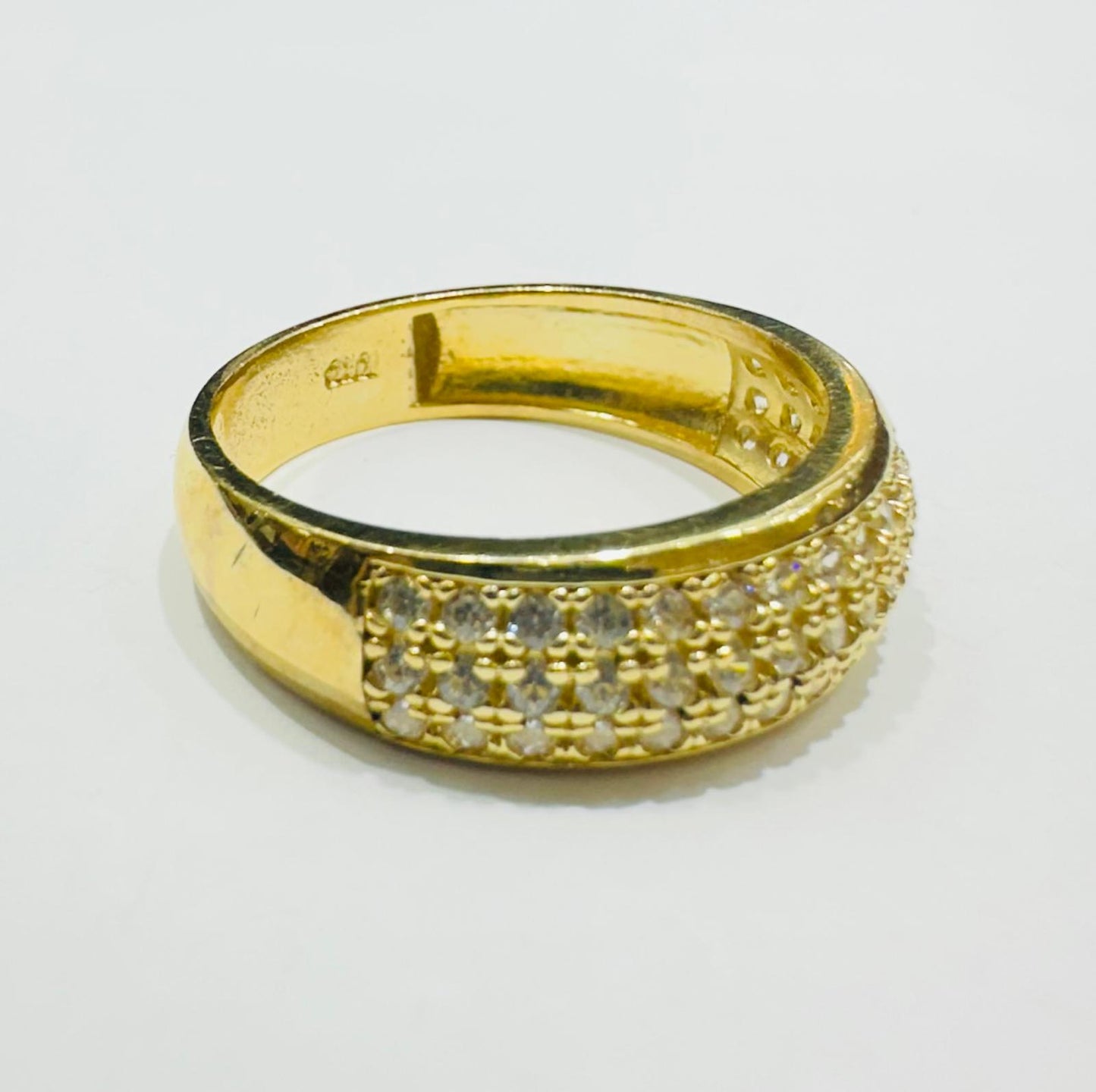 10K GOLD RING WITH CZ STONES -WEIGHT: 4.4gm