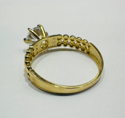 10K GOLD RING WITH CZ STONES -WEIGHT: 2.3gm