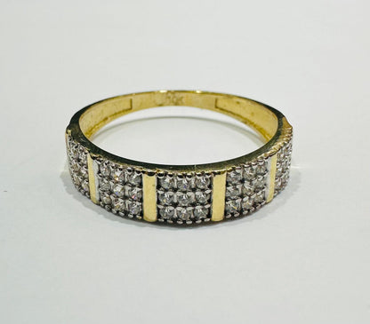 10K GOLD RING WITH CZ STONES -WEIGHT: 2.4gm