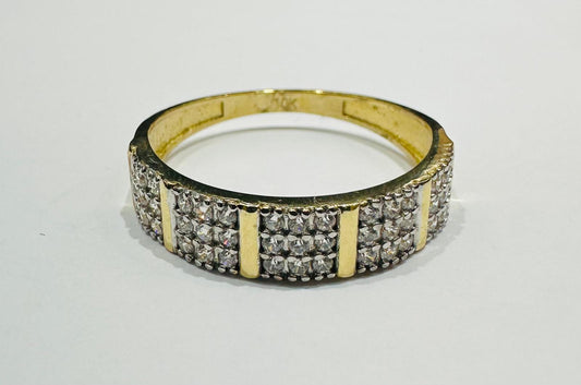 10K GOLD RING WITH CZ STONES -WEIGHT: 2.4gm
