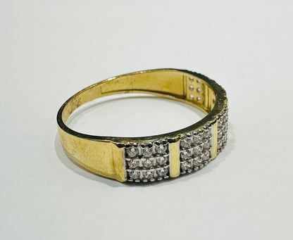 10K GOLD RING WITH CZ STONES -WEIGHT: 2.4gm
