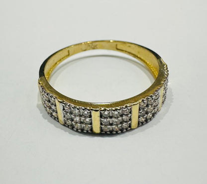 10K GOLD RING WITH CZ STONES -WEIGHT: 2.4gm