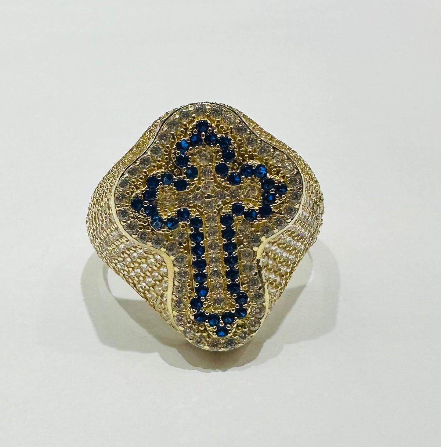 10K GOLD CROSS RING WITH CZ STONES -WEIGHT: 5.6gm