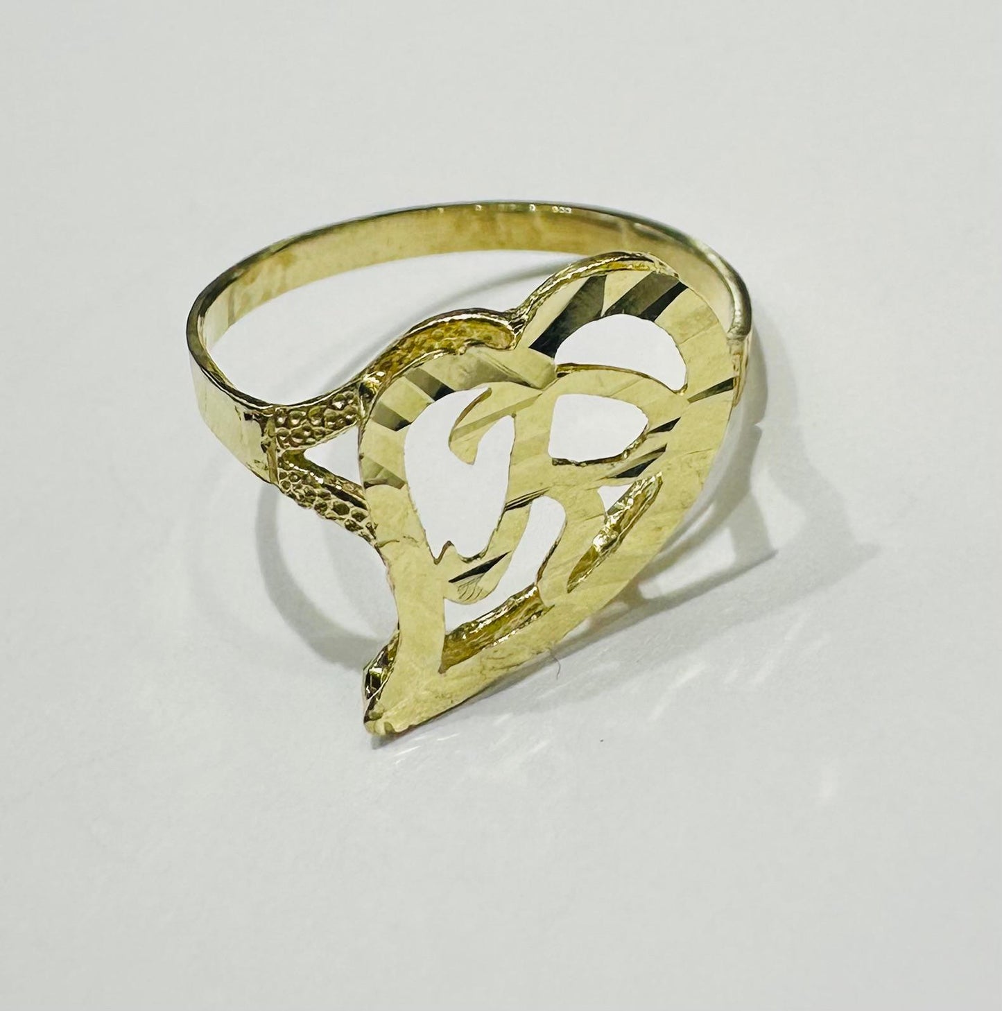 10K GOLD INITIAL LETTER "R" RING -WEIGHT: 1.2gm