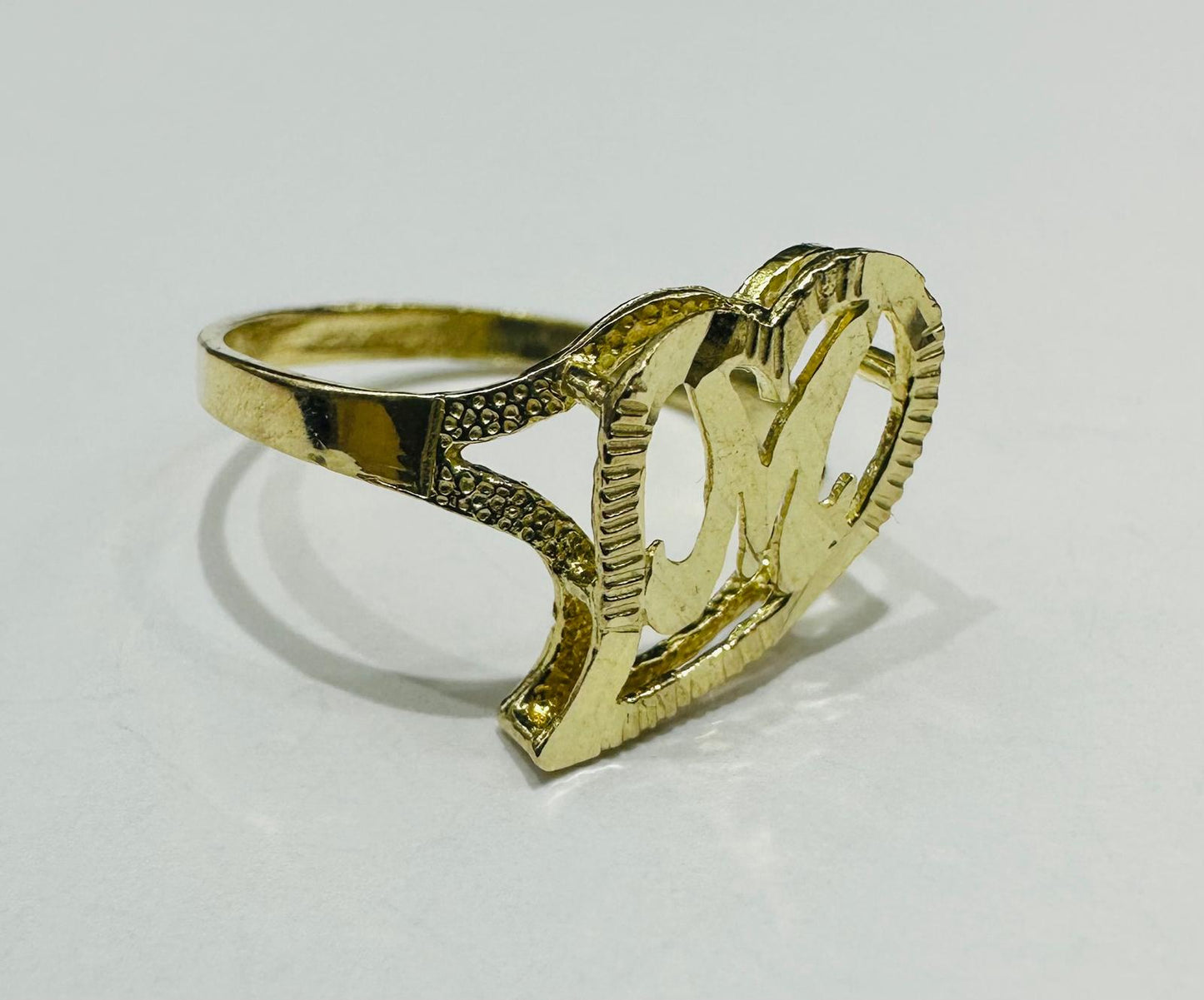 10K GOLD INITIAL LETTER "M" RING -WEIGHT: 1.5gm