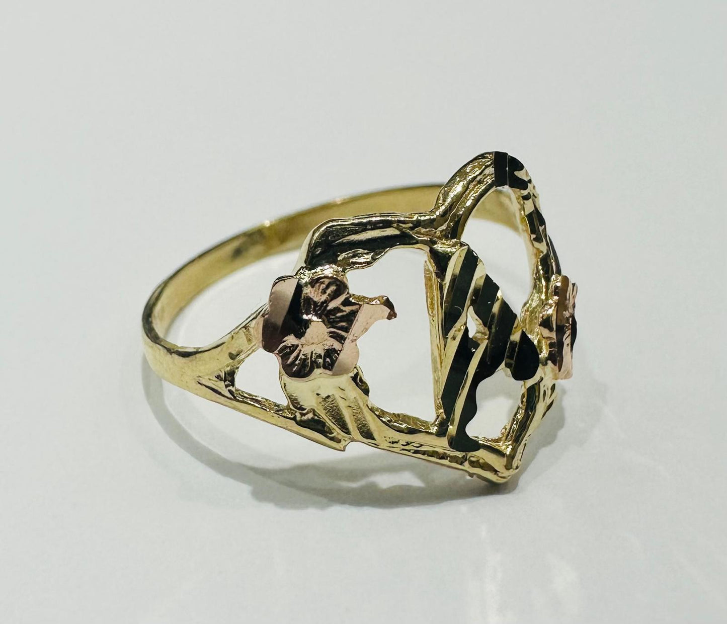 10K GOLD TWO TONED INITIAL LETTER "A" RING -WEIGHT: 1.7gm