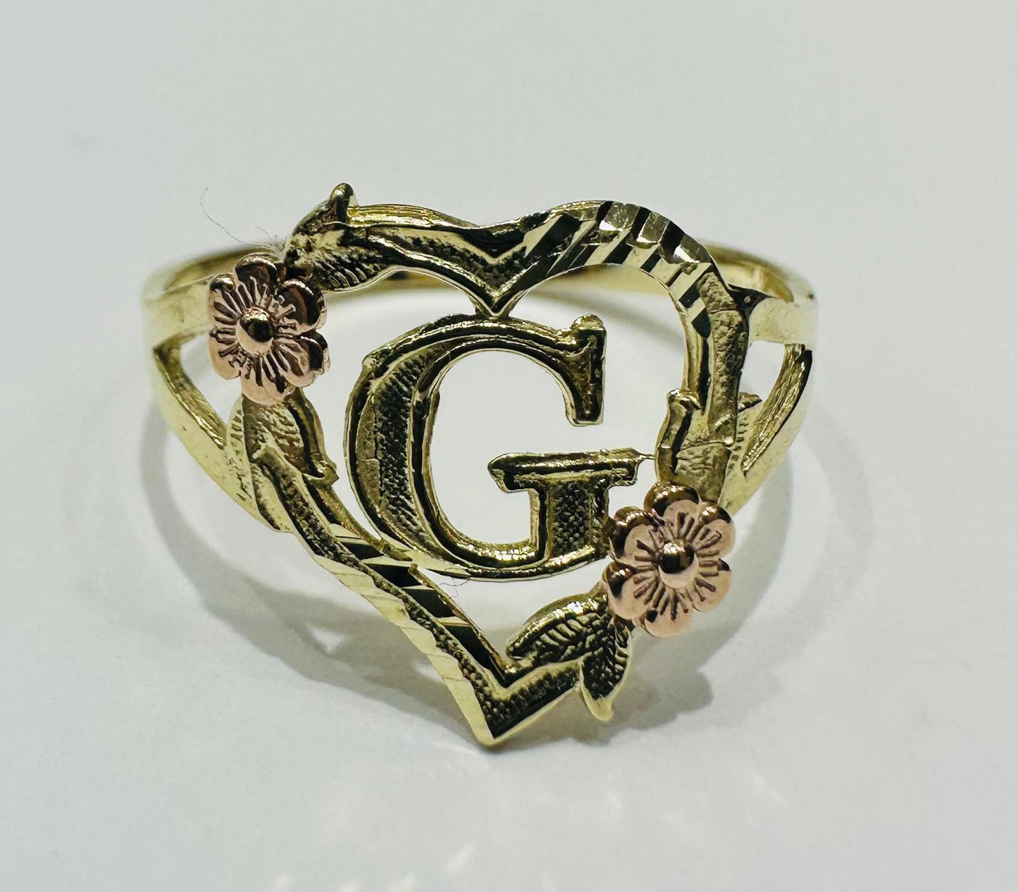 10K GOLD TWO TONED INITIAL LETTER "G" RING -WEIGHT: 1.7gm