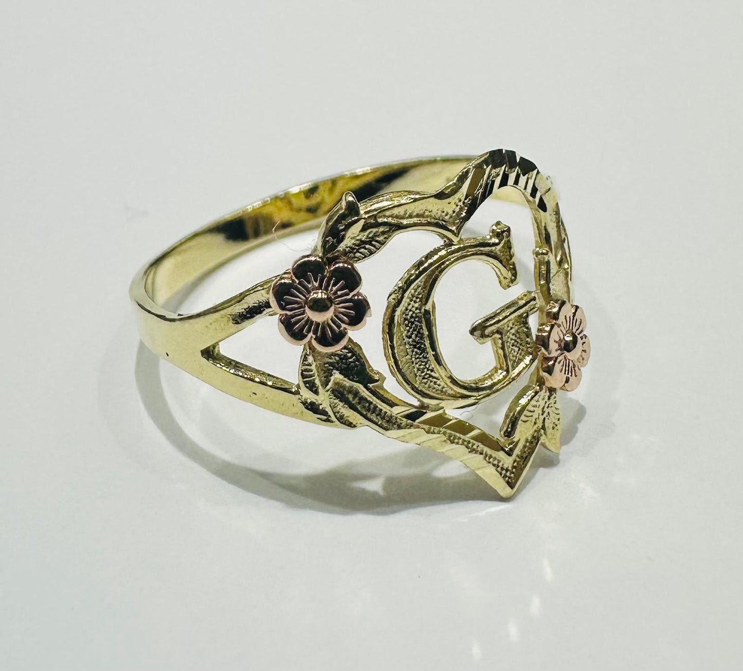 10K GOLD TWO TONED INITIAL LETTER "G" RING -WEIGHT: 1.7gm