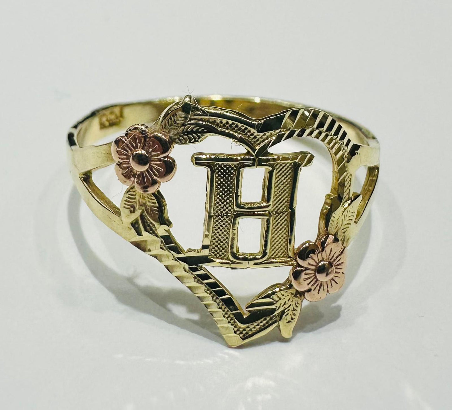 10K GOLD TWO TONED INITIAL LETTER "H" RING -WEIGHT: 1.7gm