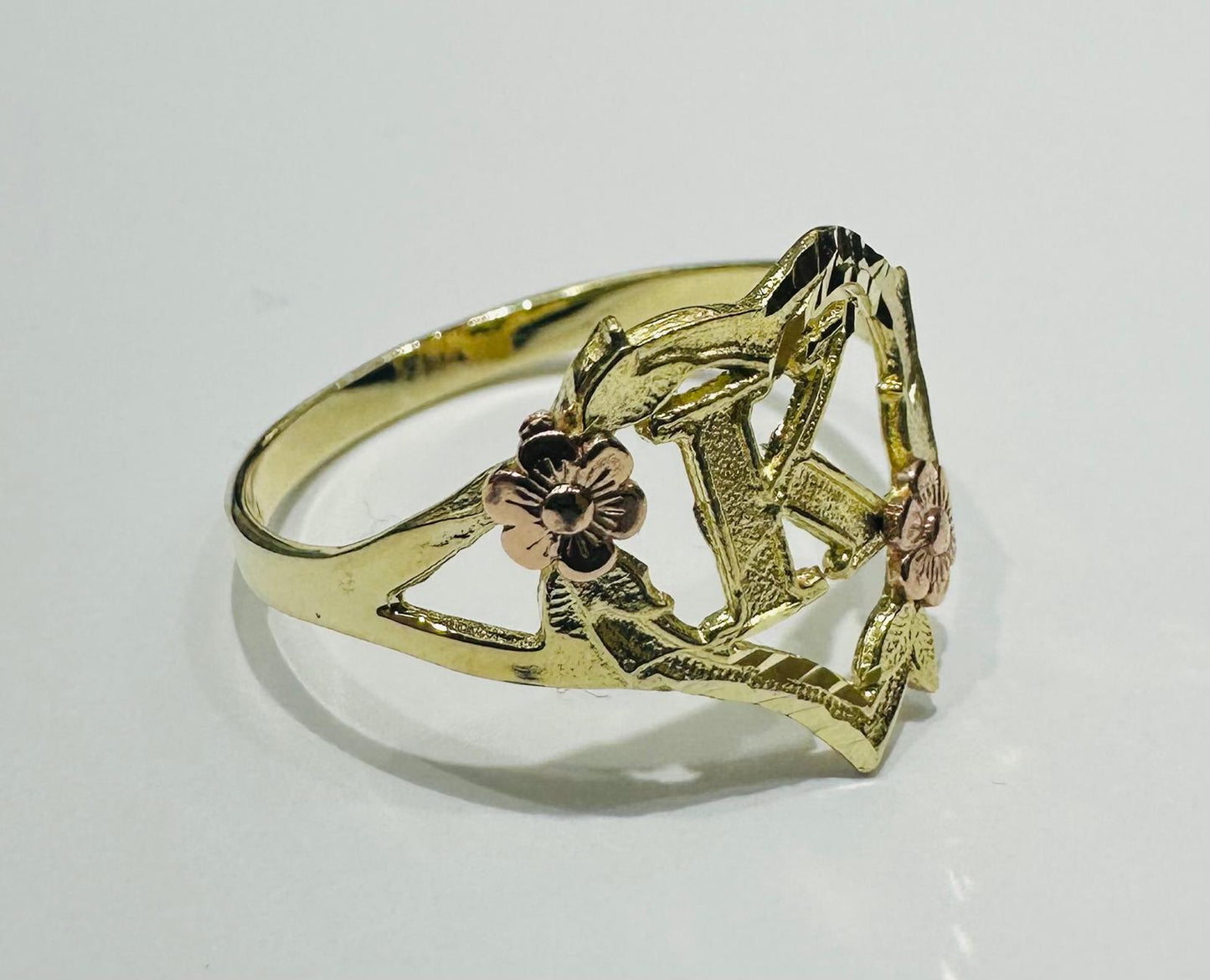 10K GOLD TWO TONED INITIAL LETTER "K" RING -WEIGHT: 1.7gm