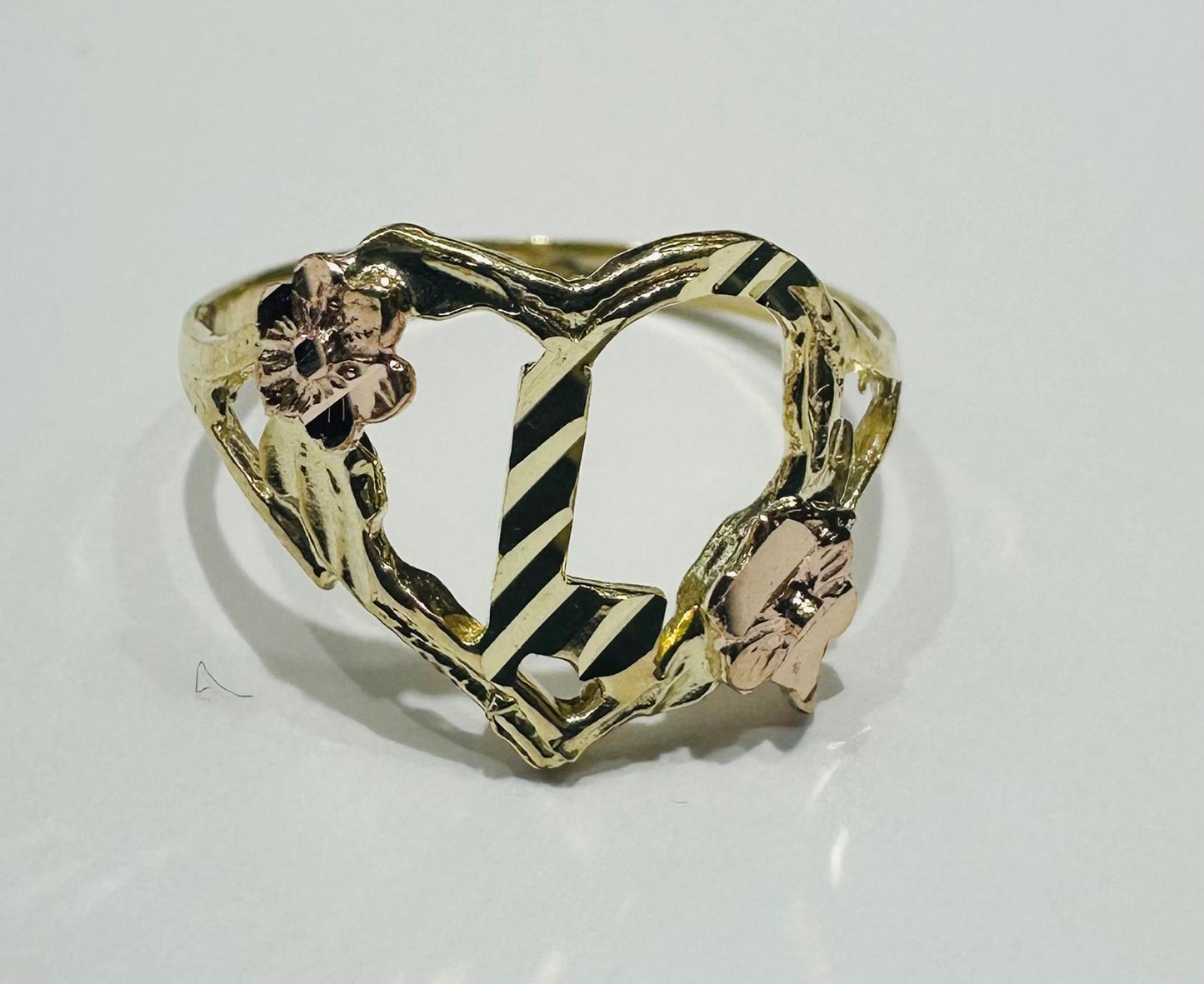 10K GOLD TWO TONED INITIAL LETTER "L" RING -WEIGHT: 1.7gm