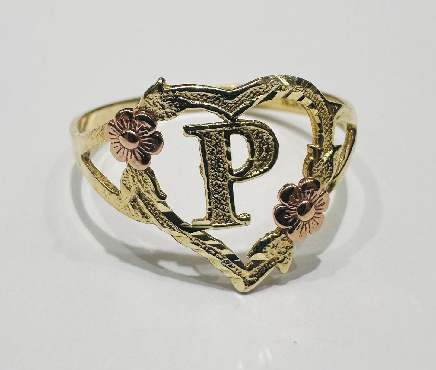 10K GOLD TWO TONED INITIAL LETTER "P" RING -WEIGHT: 1.6gm
