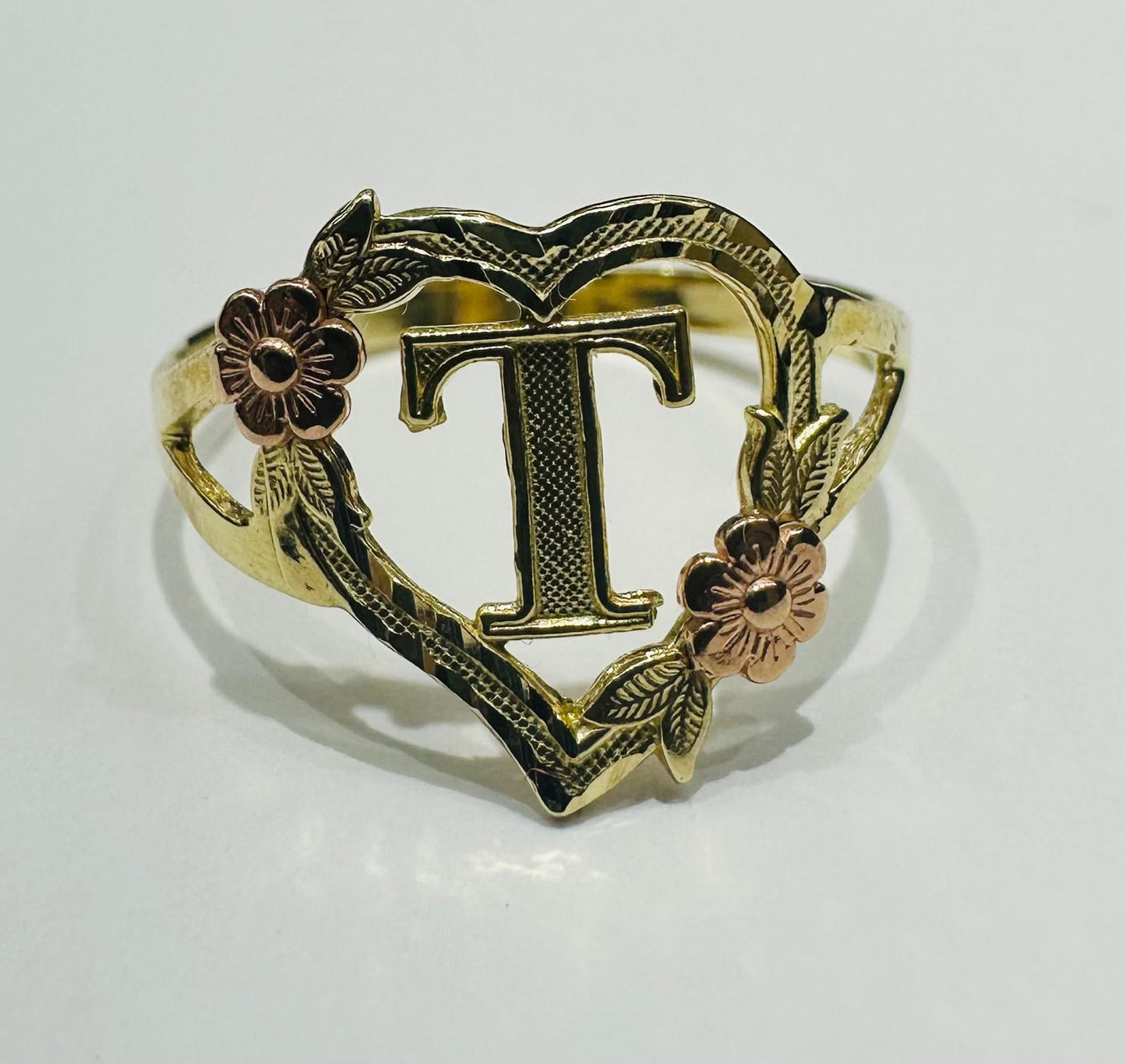 10K GOLD TWO TONED INITIAL LETTER "T" RING -WEIGHT: 1.7gm