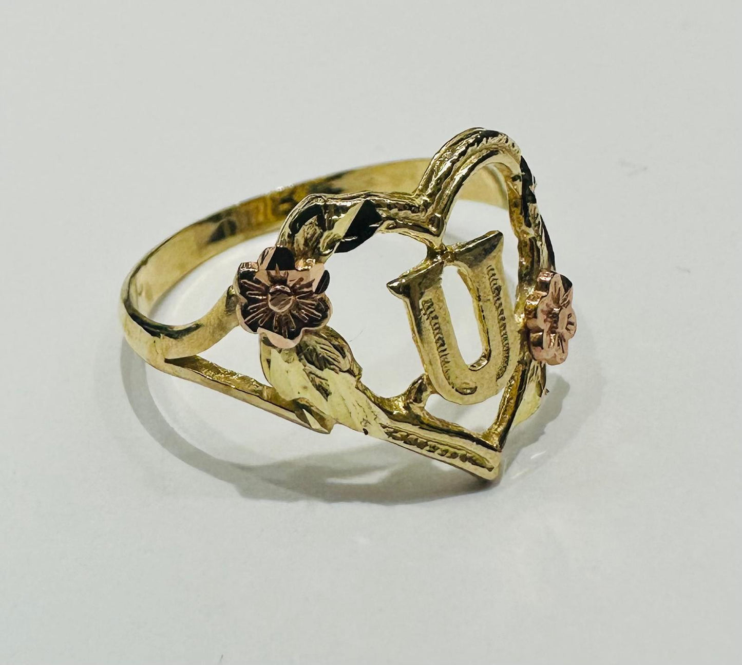 10K GOLD TWO TONED INITIAL LETTER "U" RING -WEIGHT: 1.8gm