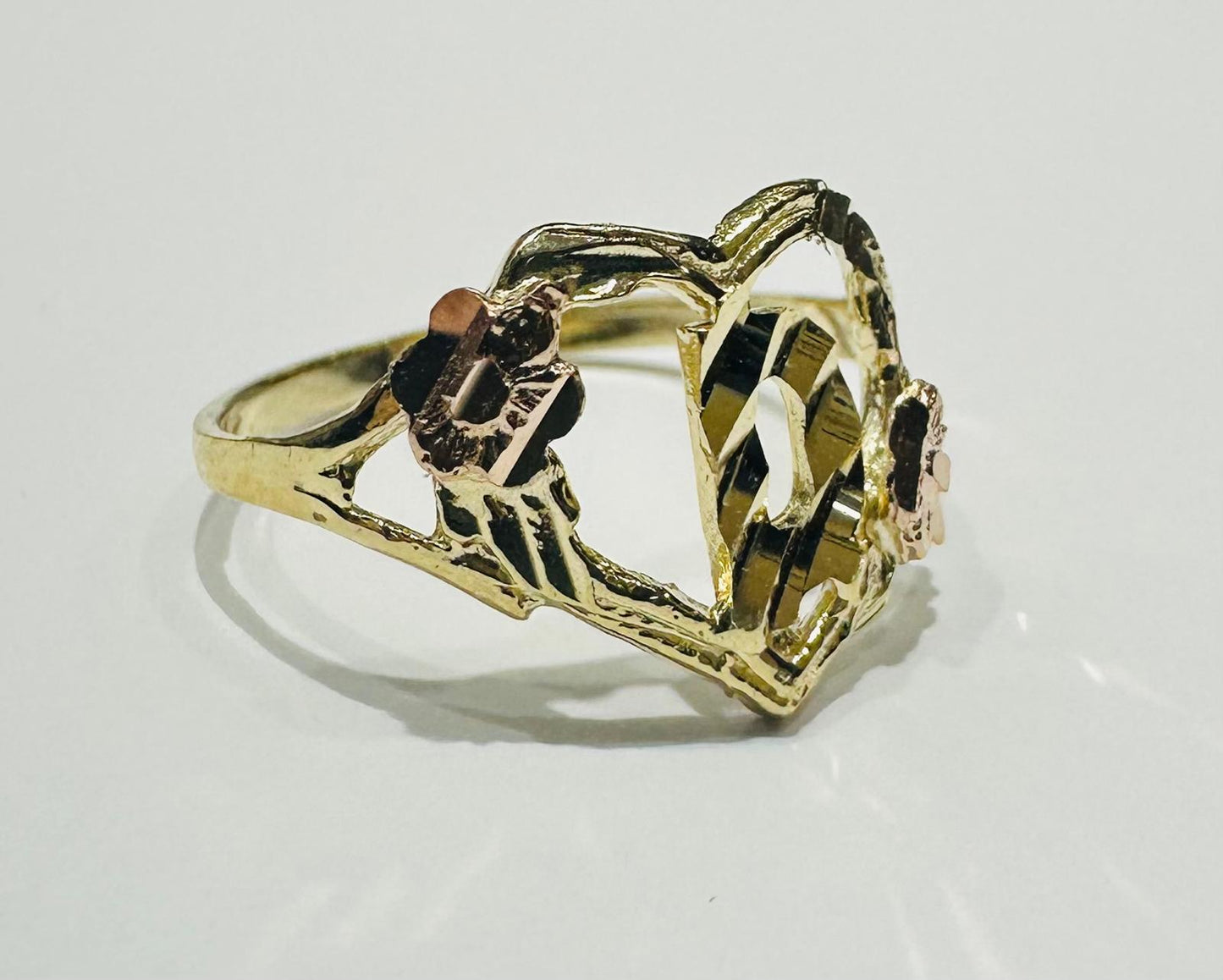 10K GOLD TWO TONED INITIAL LETTER "D" RING -WEIGHT: 1.7gm