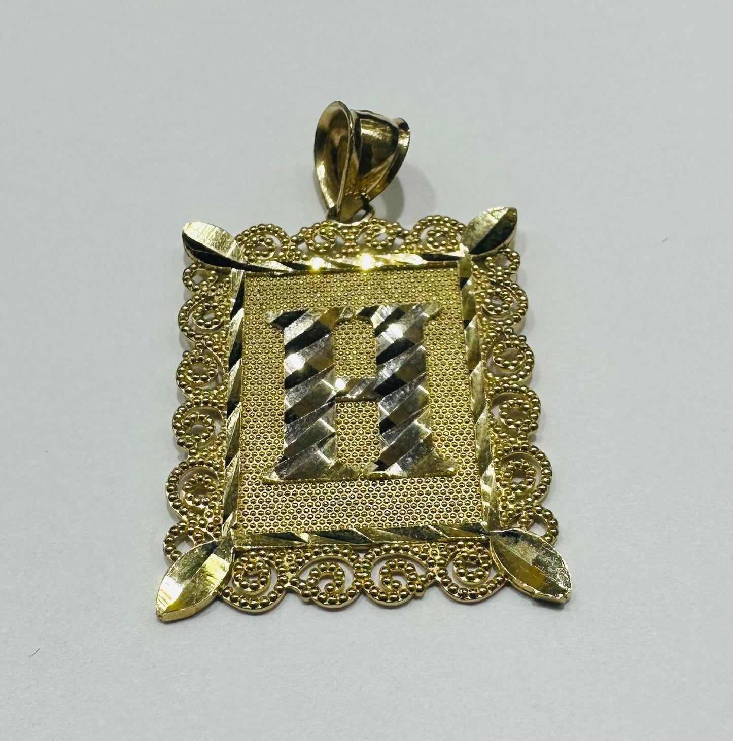 10K GOLD TWO TONED INITIAL LETTER "H" PENDANT -WEIGHT: 3.2gm