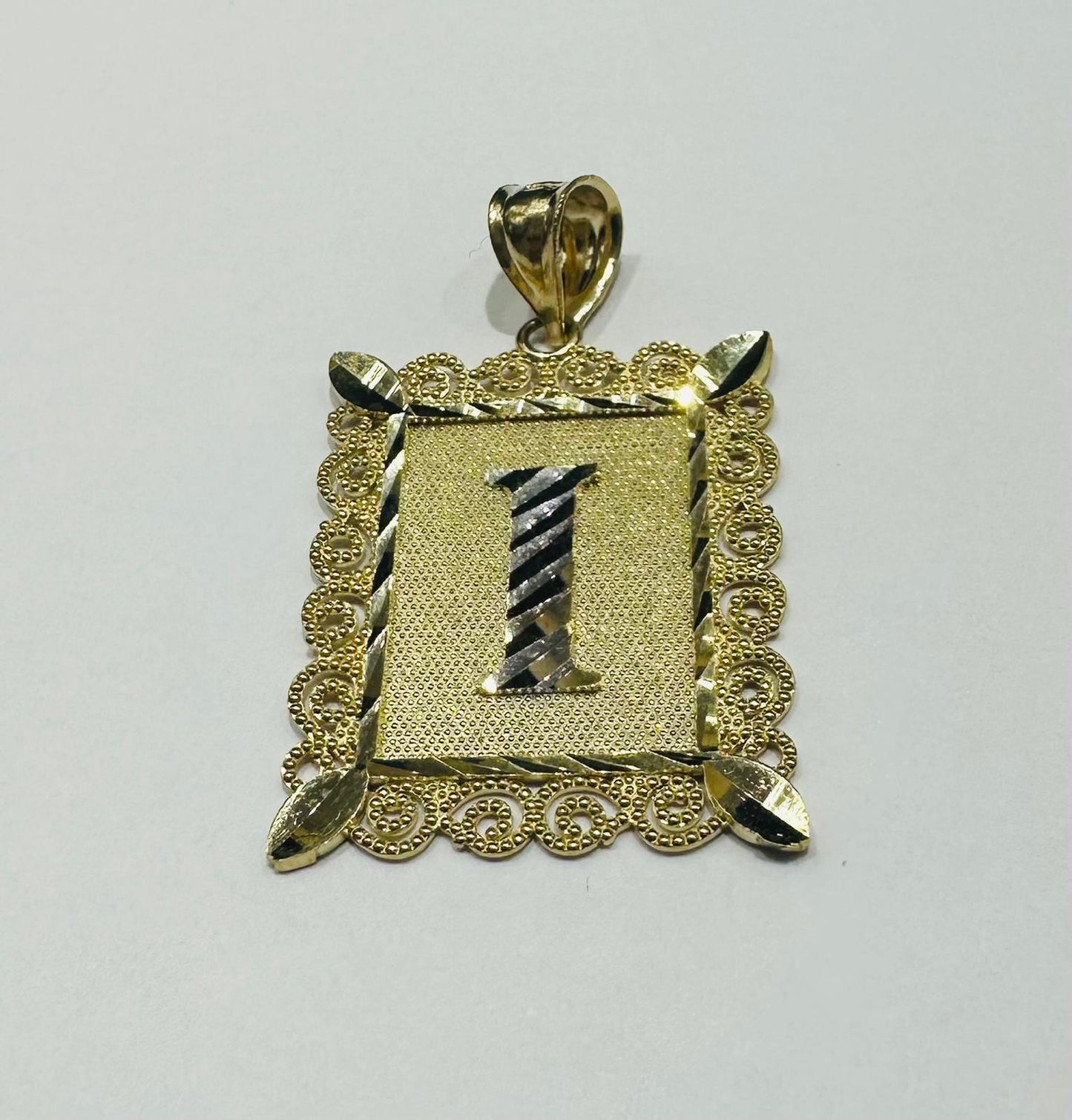 10K GOLD TWO TONED INITIAL LETTER "I" PENDANT -WEIGHT: 2.8gm