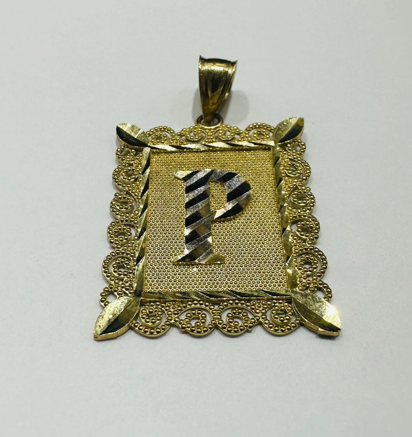 10K GOLD TWO TONED INITIAL LETTER "P" PENDANT -WEIGHT: 2.9gm