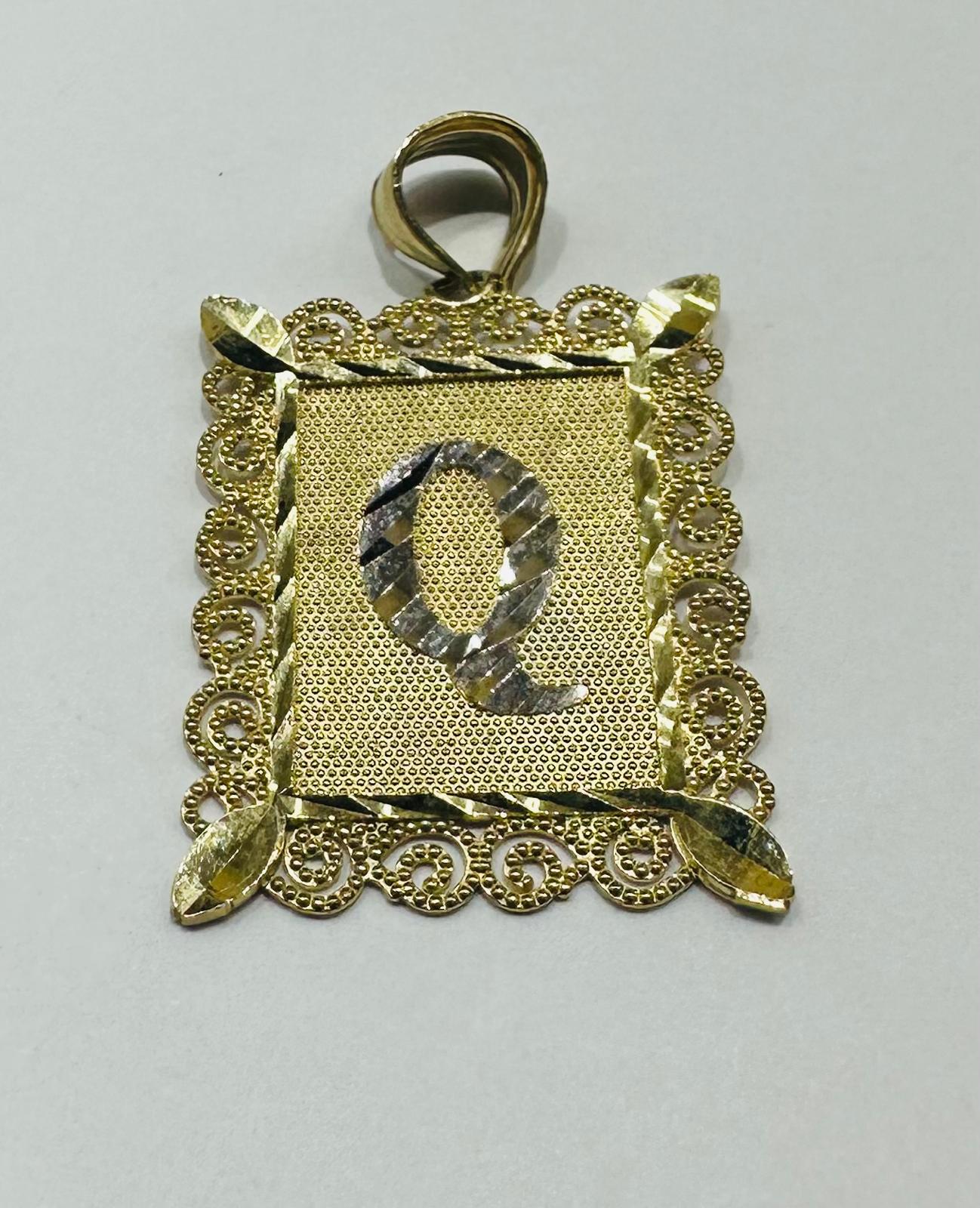 10K GOLD TWO TONED INITIAL LETTER "Q" PENDANT -WEIGHT: 2.7gm
