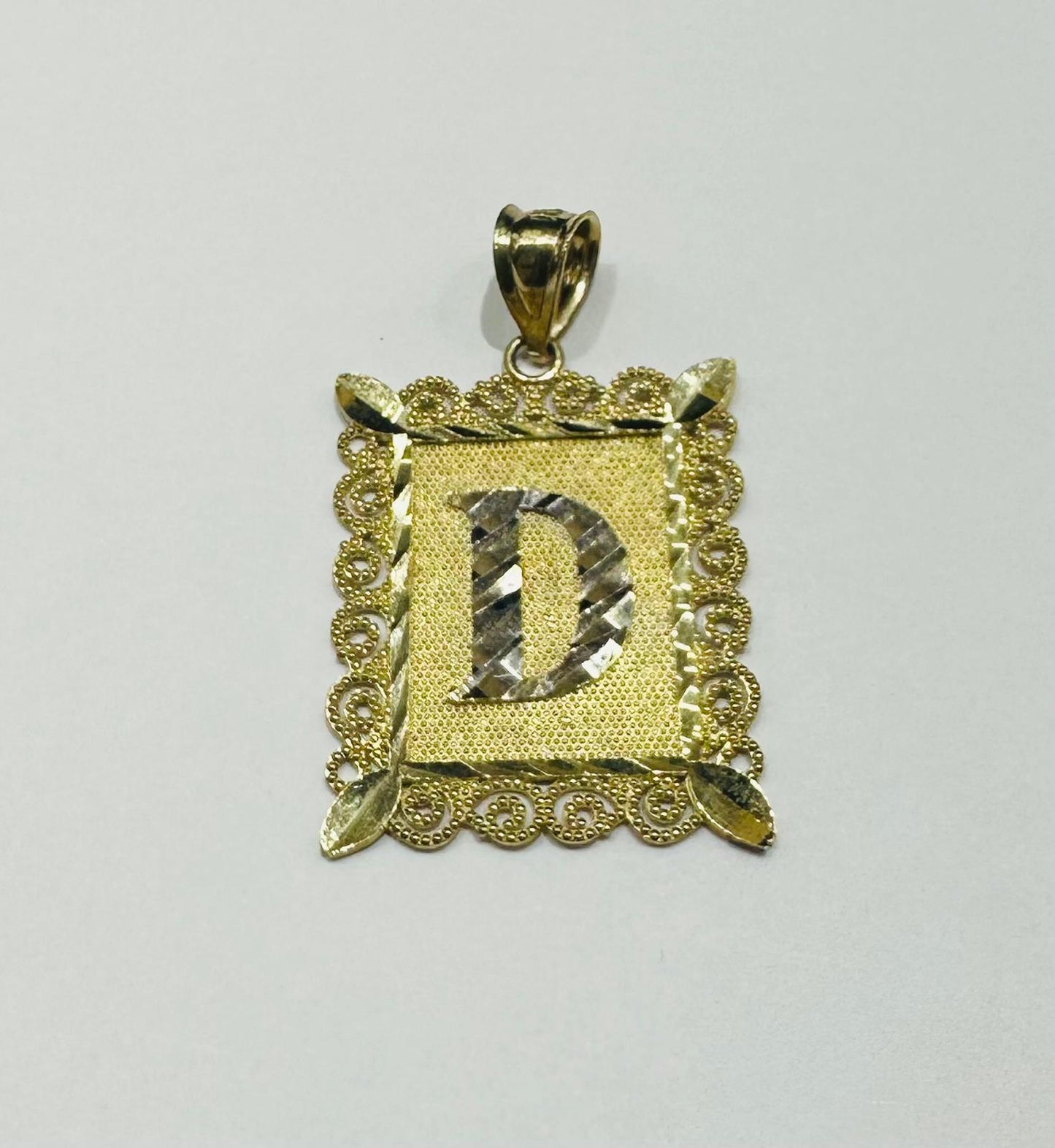 10K GOLD TWO TONED INITIAL LETTER "D" PENDANT -WEIGHT: 2.9gm