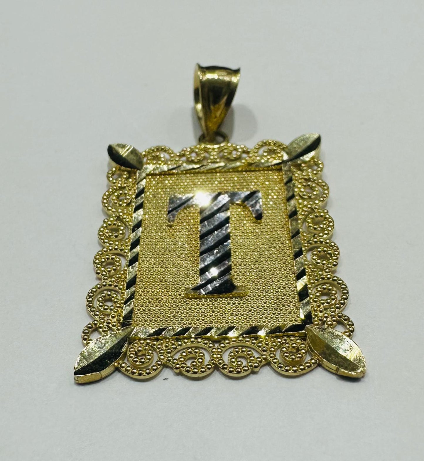 10K GOLD TWO TONED INITIAL LETTER "T" PENDANT -WEIGHT: 2.8gm