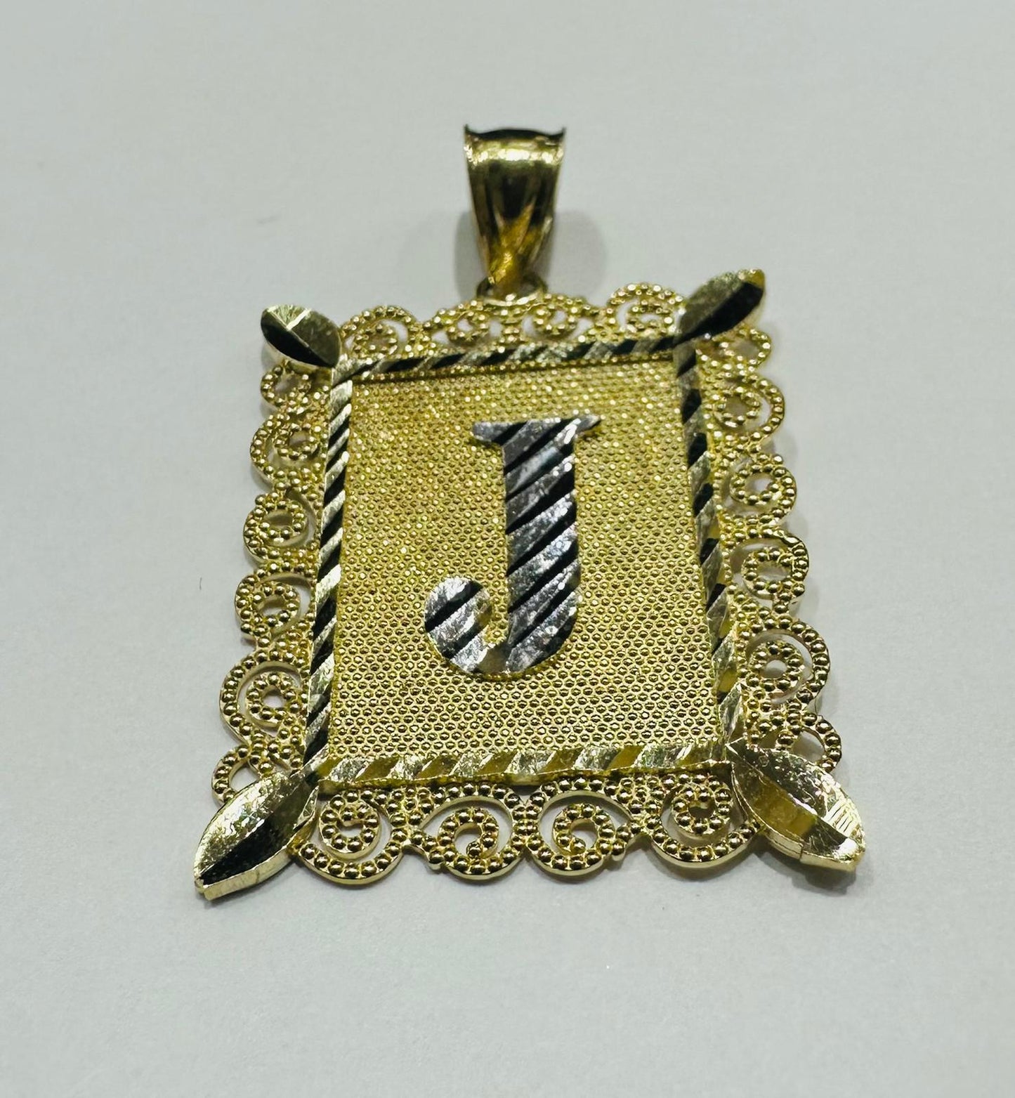 10K GOLD TWO TONED INITIAL LETTER "J" PENDANT -WEIGHT: 2.8gm