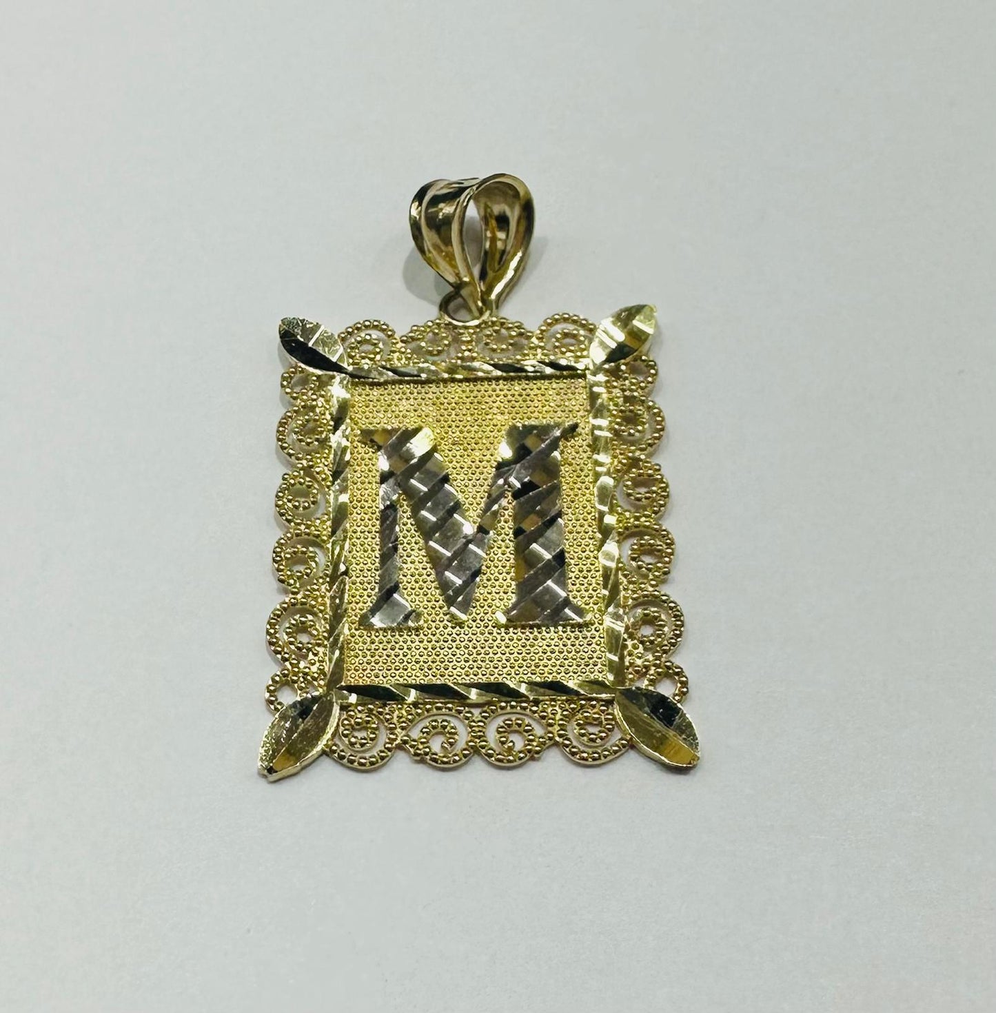 10K GOLD TWO TONED INITIAL LETTER "M" PENDANT -WEIGHT: 3.0gm