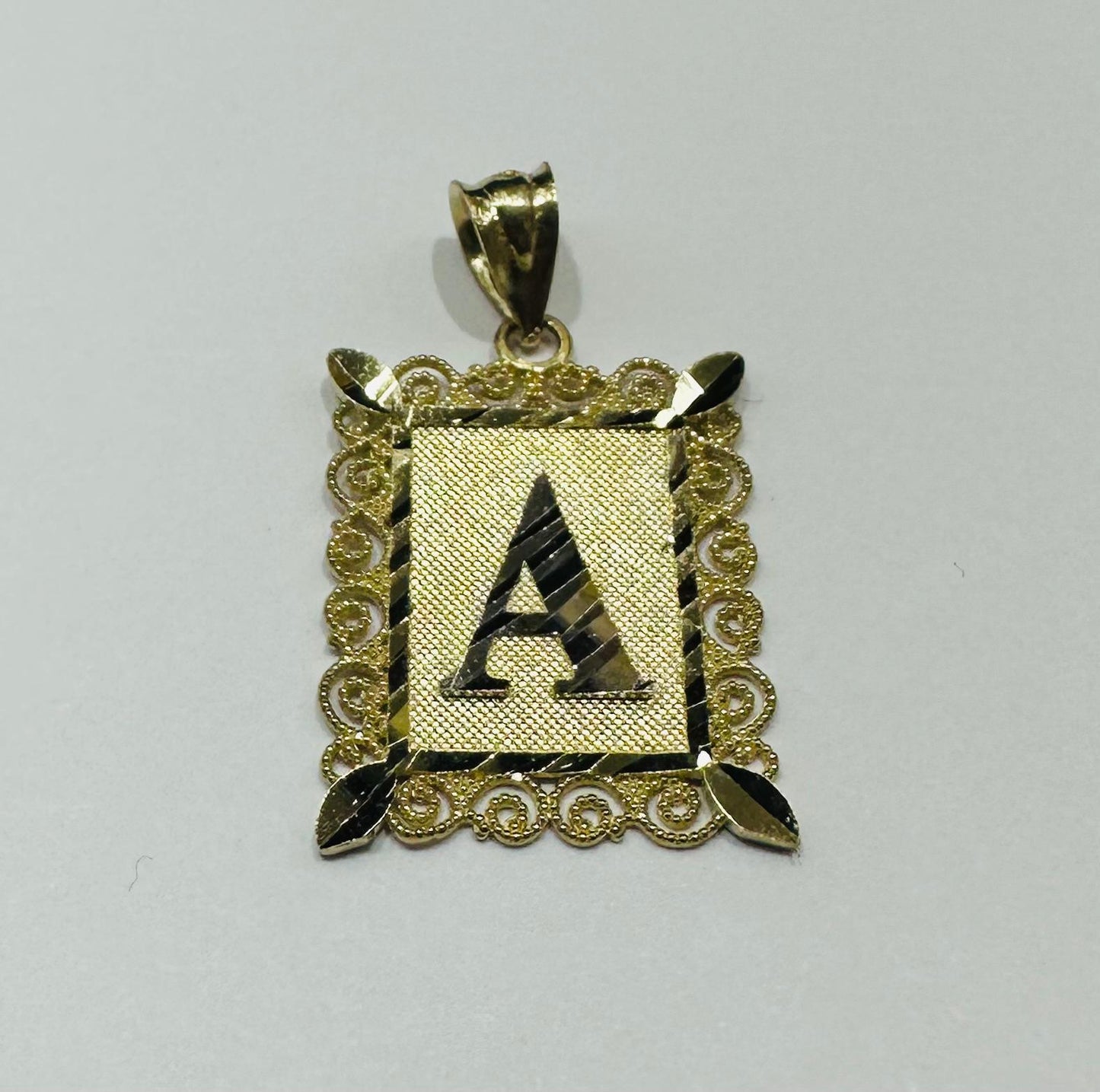 10K GOLD TWO TONED INITIAL LETTER "A" PENDANT -WEIGHT: 1.6gm