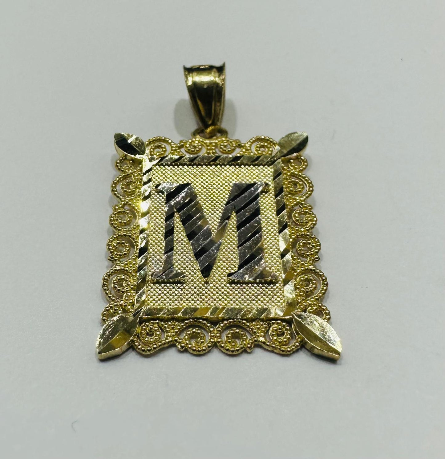 10K GOLD TWO TONED INITIAL LETTER "M" PENDANT- WEIGHT: 1.7gm