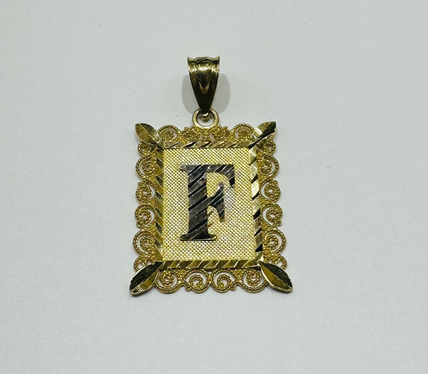 10K GOLD TWO TONED INITIAL LETTER "F" PENDANT - WEIGHT: 1.7gm