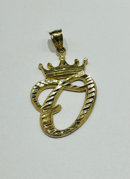 10K GOLD INITIAL LETTER "O" WITH A CROWN PENDANT- WEIGHT: 2.4gm