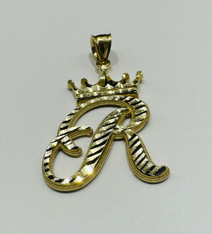 10K GOLD INITIAL LETTER "R" WITH A CROWN PENDANT- WEIGHT: 2.6gm