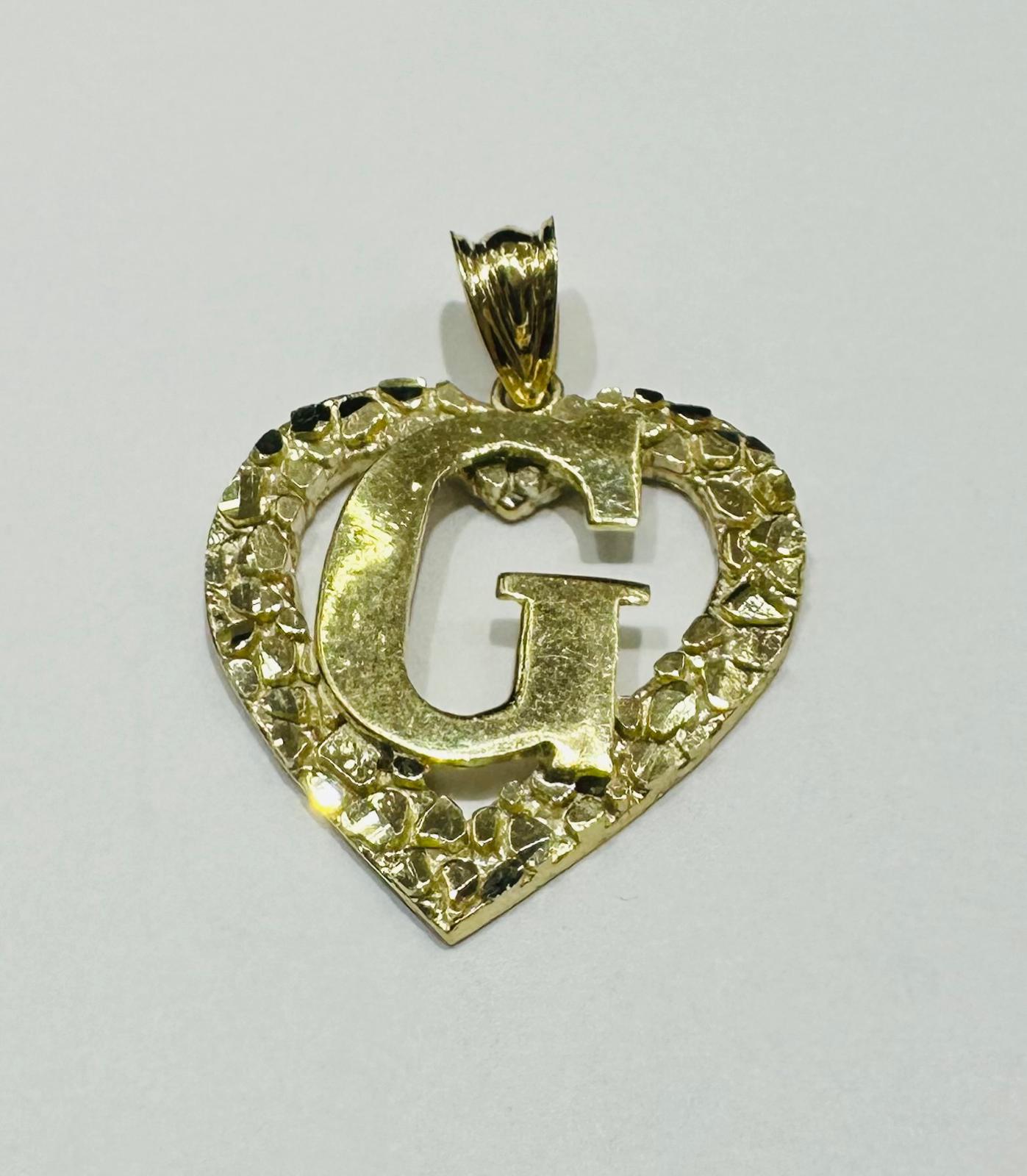 10K GOLD INITIAL LETTER "G" WITH A HEART PENDANT- WEIGHT: 2.1gm