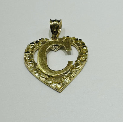 10K GOLD INITIAL LETTER "C" WITH A HEART PENDANT- WEIGHT: 1.8gm