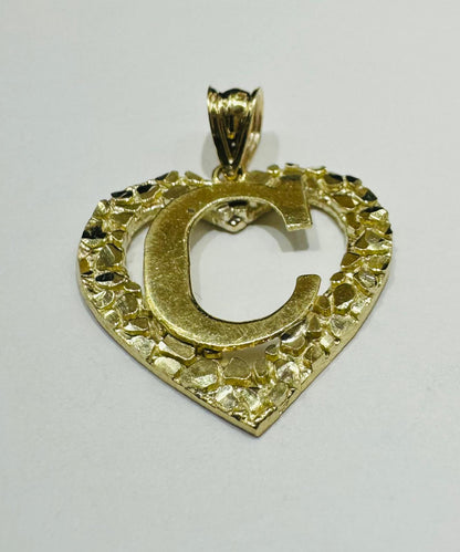 10K GOLD INITIAL LETTER "C" WITH A HEART PENDANT- WEIGHT: 1.8gm