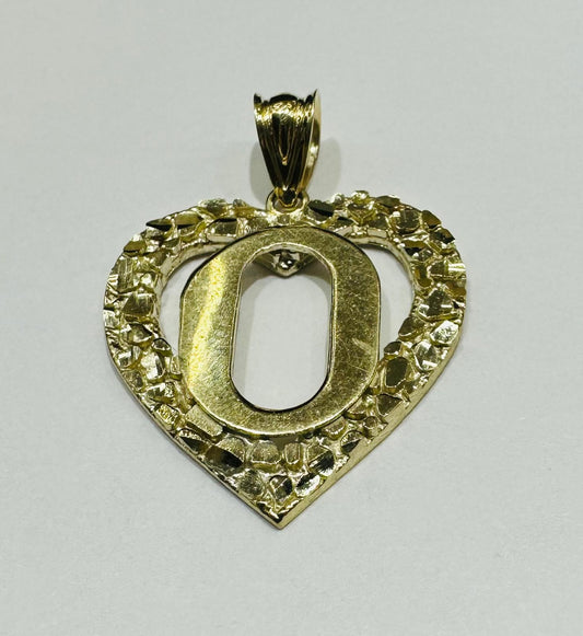 10K GOLD INITIAL LETTER "O" WITH A HEART PENDANT- WEIGHT: 1.9gm
