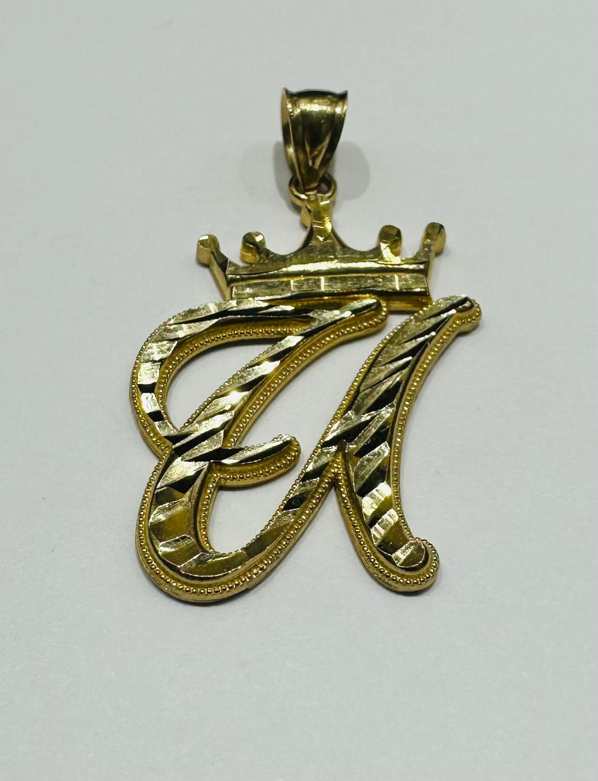 10K GOLD INITIAL LETTER "U" WITH A CROWN PENDANT- WEIGHT: 2.7gm