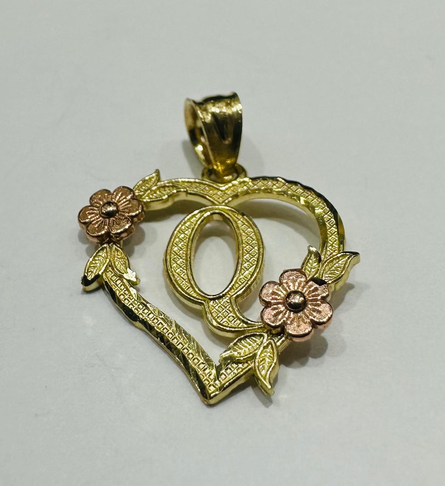 10K GOLD TWO TONED INITIAL LETTER "Q" PENDANT