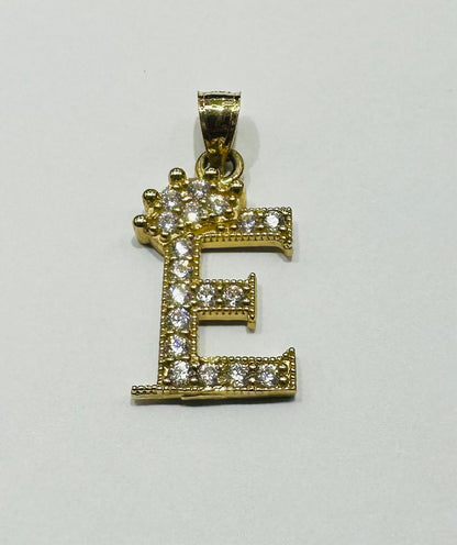 10K GOLD CZ STONE INITIAL LETTER "E" PENDANT WITH A CROWN - WEIGHT: 1.9gm
