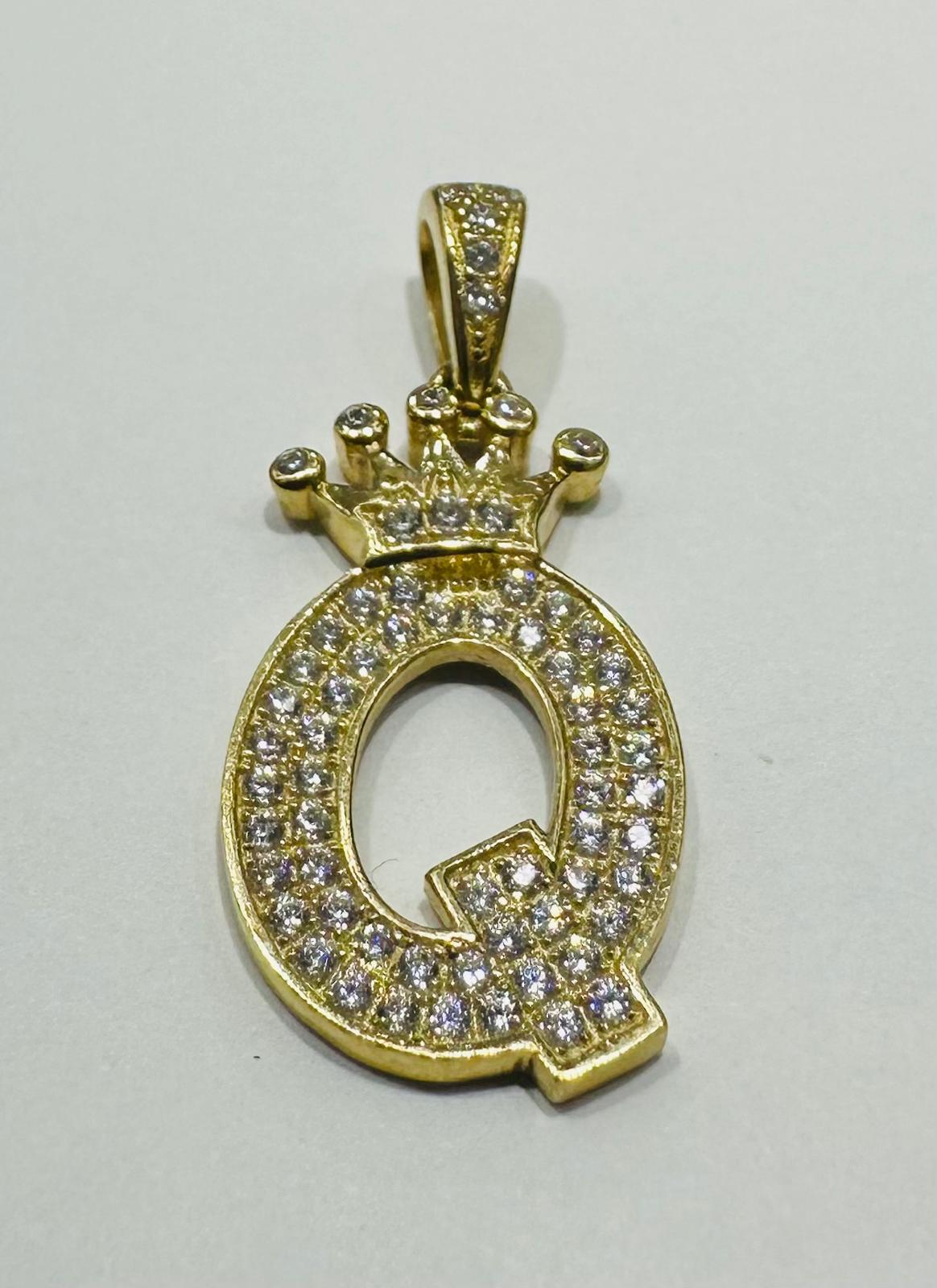 10K GOLD CZ STONE INITIAL LETTER "Q" WITH A CROWN PENDANT- WEIGHT: 2.8gm